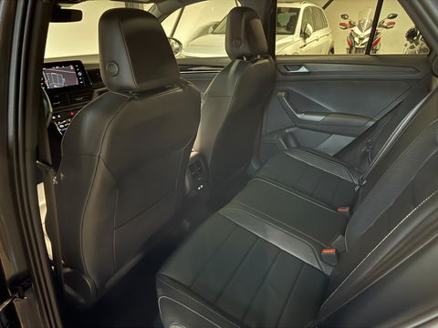 Volkswagen T-Roc 1.5 TSI R-Line MEMORY PANO KEYLESS VOL'