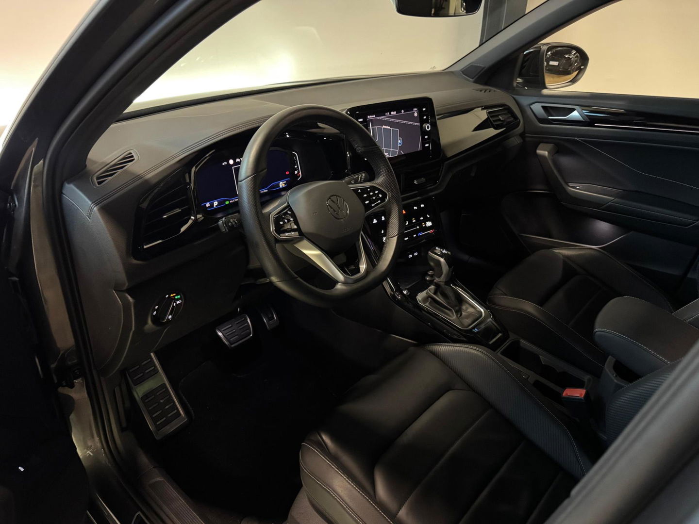 Volkswagen T-Roc 1.5 TSI R-Line MEMORY PANO KEYLESS VOL'
