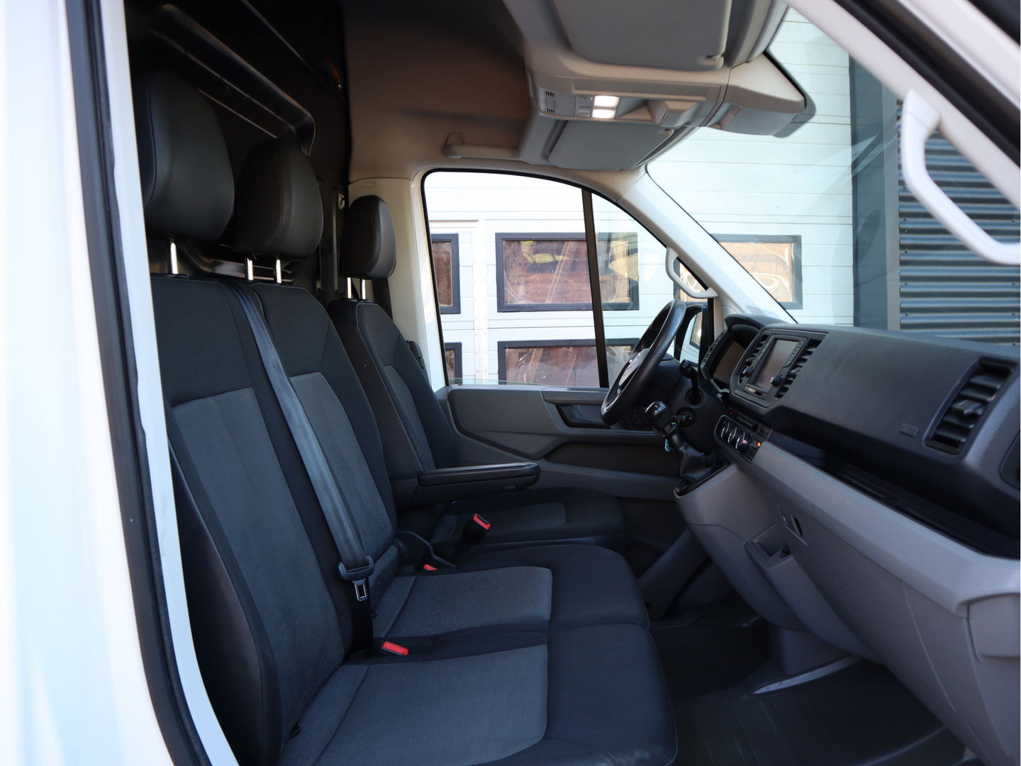 Volkswagen Crafter 2.0 TDI 141pk Euro 6 L3H3 L2H2 - Trekhaak 3t KG - Cruise