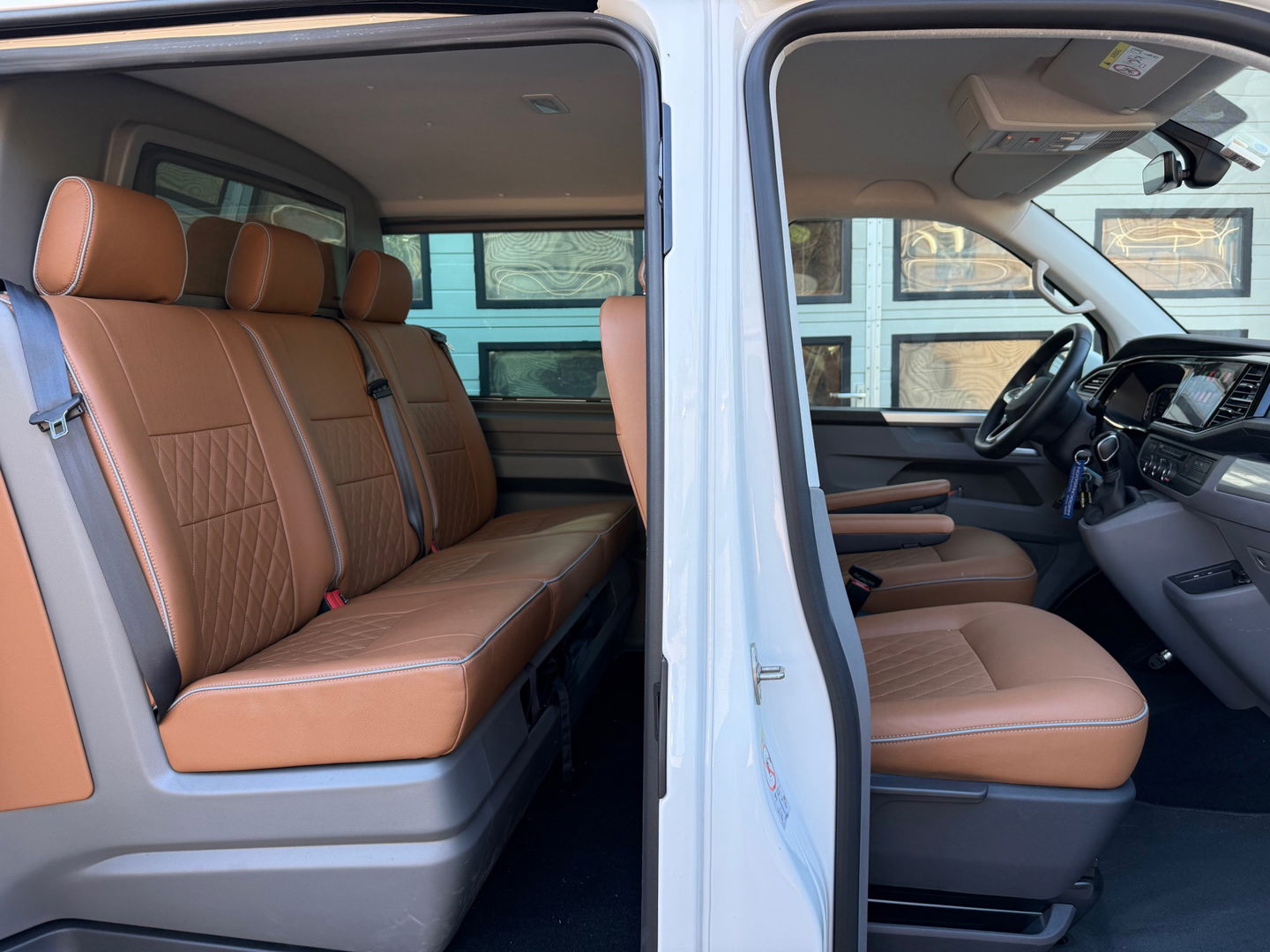 Volkswagen Transporter 2.0 TDI 150pk Bulli - DC Leder - NL-Auto 1ste Eigenaar - Two Tone