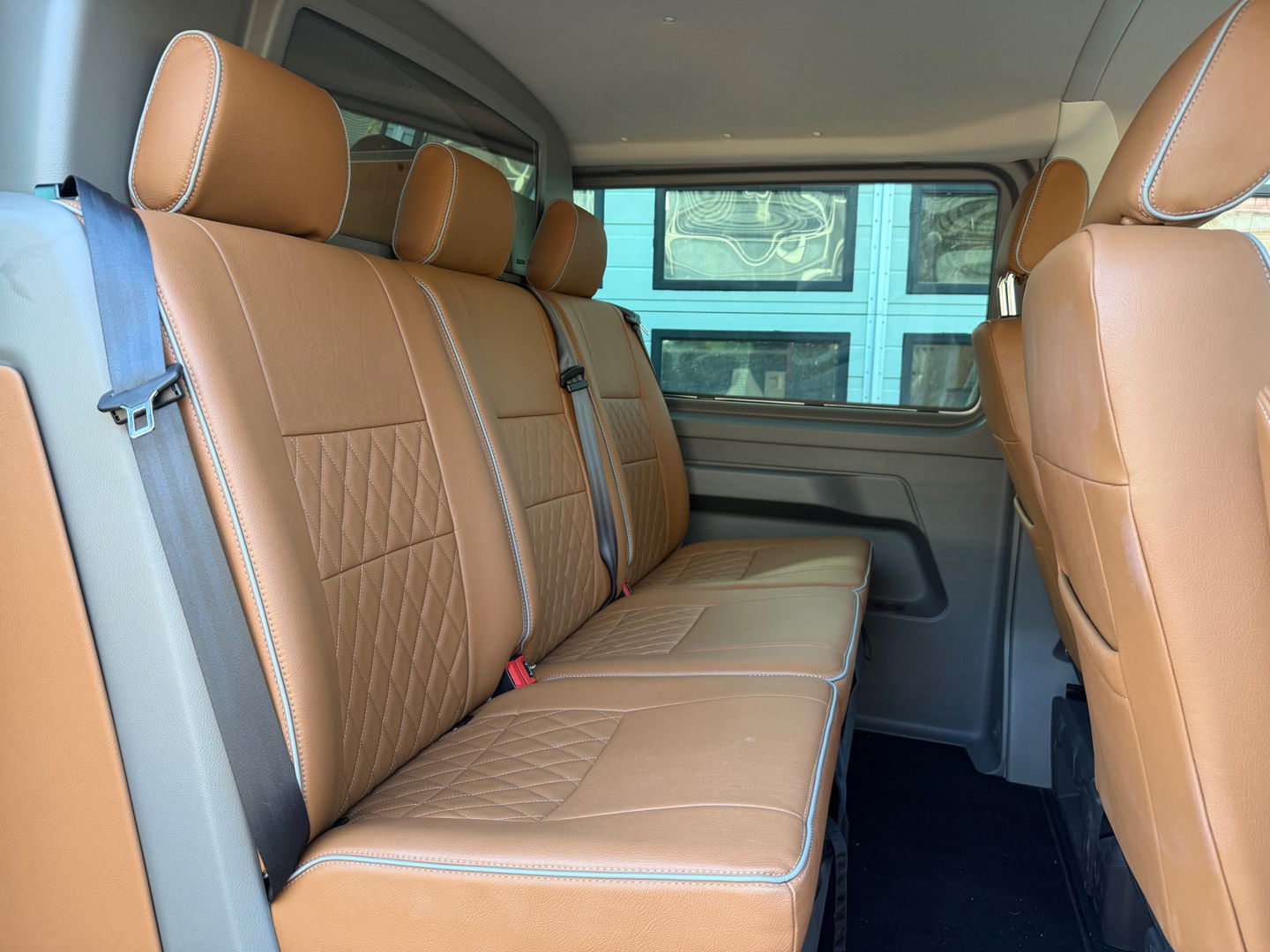 Volkswagen Transporter 2.0 TDI 150pk Bulli - DC Leder - NL-Auto 1ste Eigenaar - Two Tone