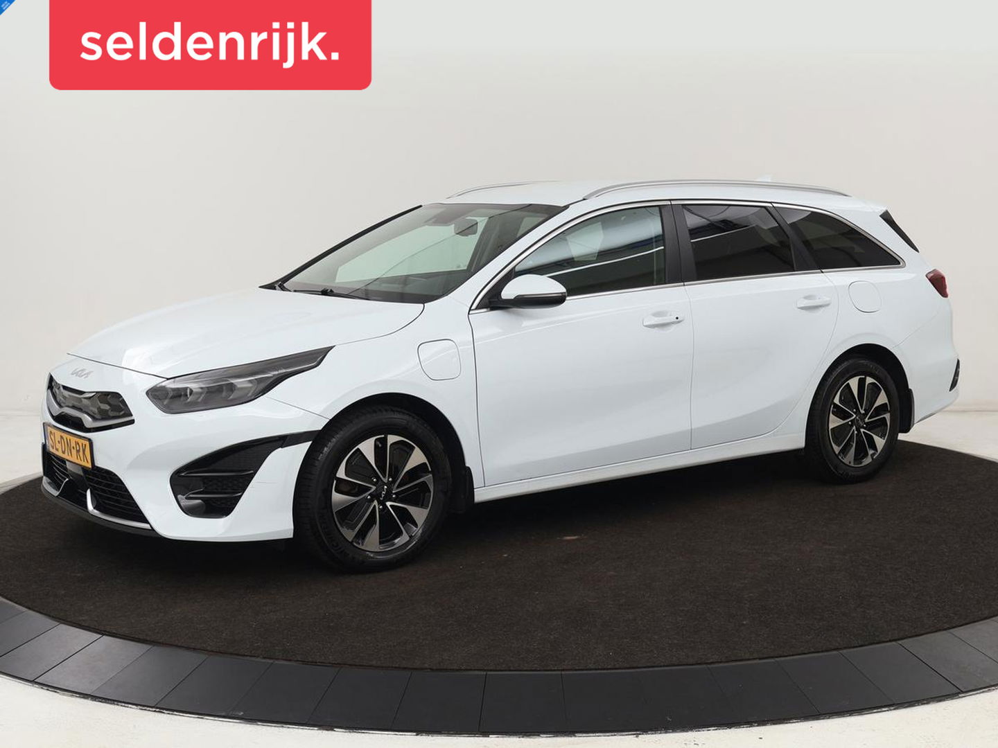 Kia Ceed 1.6 GDI PHEV DynamicPlusLine | Stoel & stuurverwarming | Adaptive cruise | Camera | Carplay | Keyless | Full LED | Climate control | Plug In