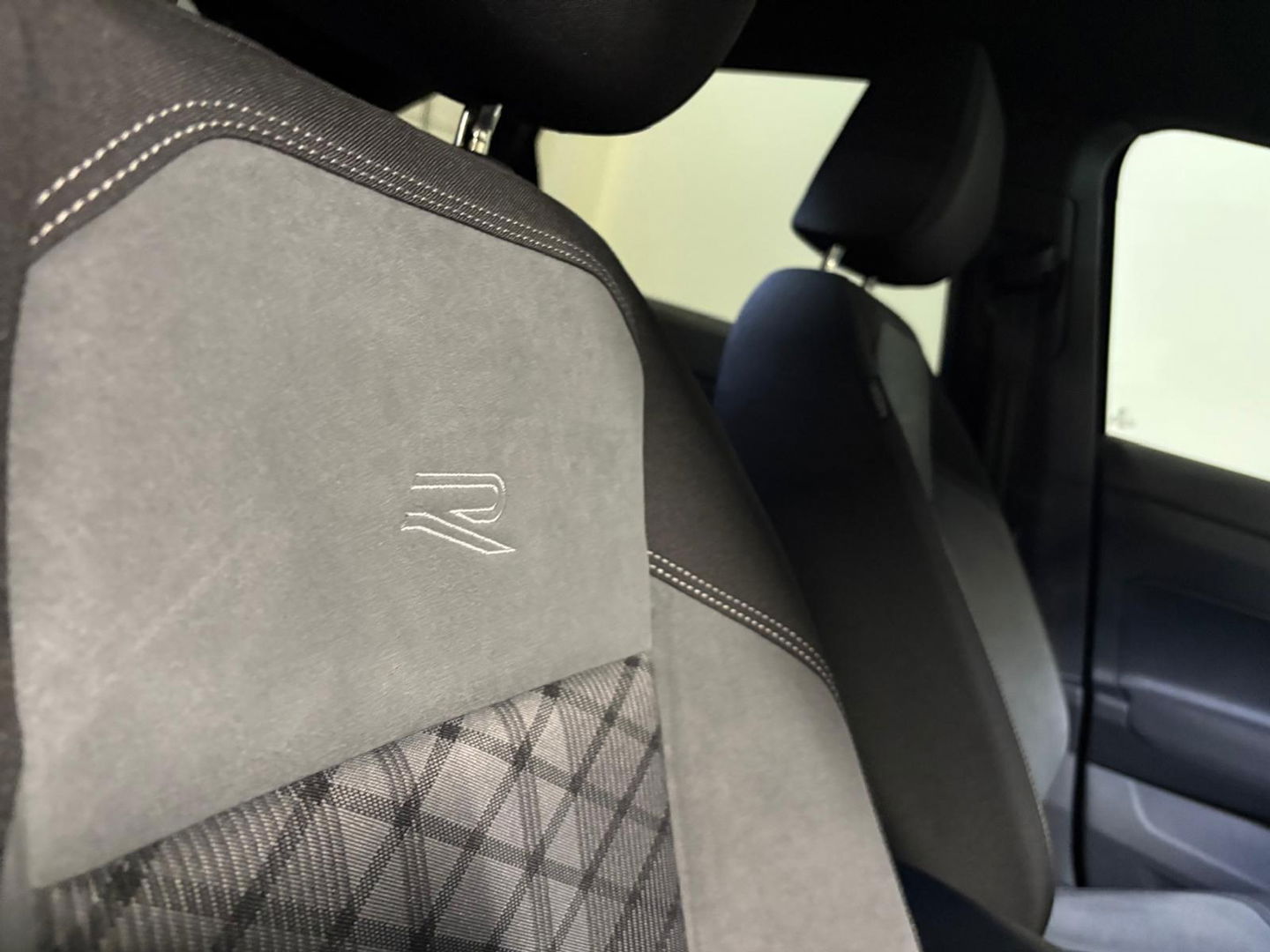 Volkswagen Taigo 1.5 TSI R-Line PANO CAM CARPLAY'