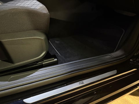 Volkswagen Taigo 1.5 TSI R-Line PANO CAM CARPLAY'