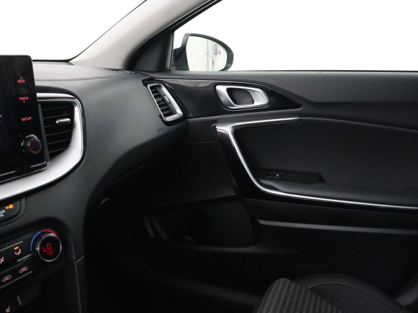 Kia Ceed 1.6 GDI PHEV DynamicPlusLine | Stoel & stuurverwarming | Adaptive cruise | Camera | Carplay | Keyless | Full LED | Climate control | Plug In
