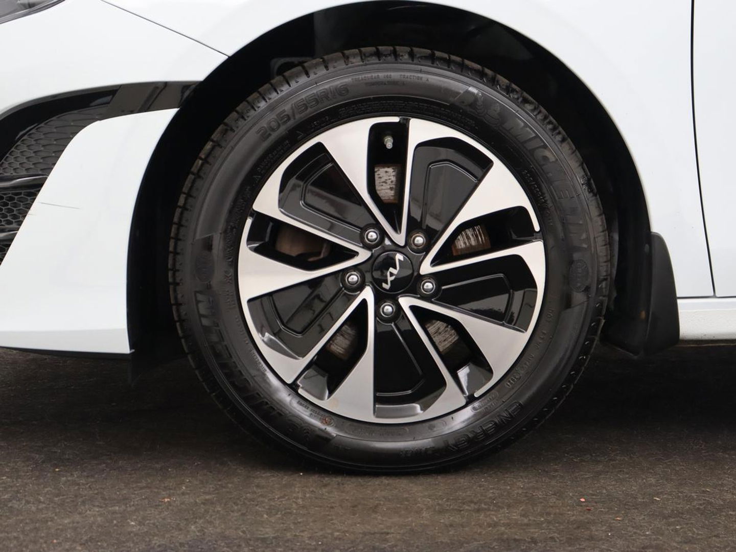 Kia Ceed 1.6 GDI PHEV DynamicPlusLine | Stoel & stuurverwarming | Adaptive cruise | Camera | Carplay | Keyless | Full LED | Climate control | Plug In
