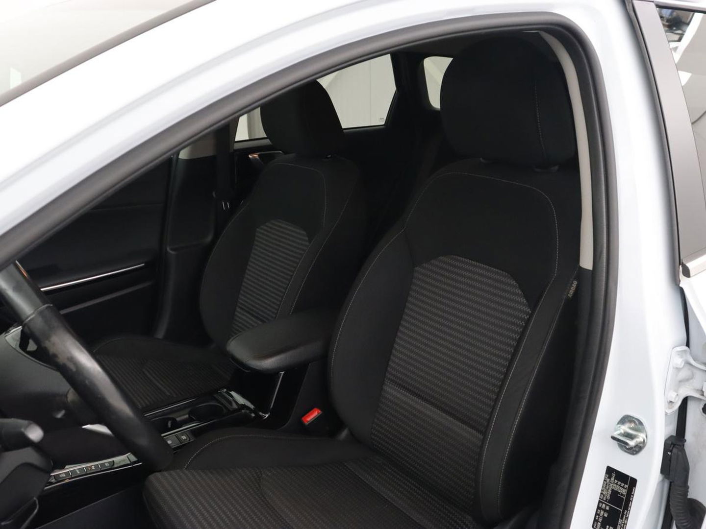 Kia Ceed 1.6 GDI PHEV DynamicPlusLine | Stoel & stuurverwarming | Adaptive cruise | Camera | Carplay | Keyless | Full LED | Climate control | Plug In