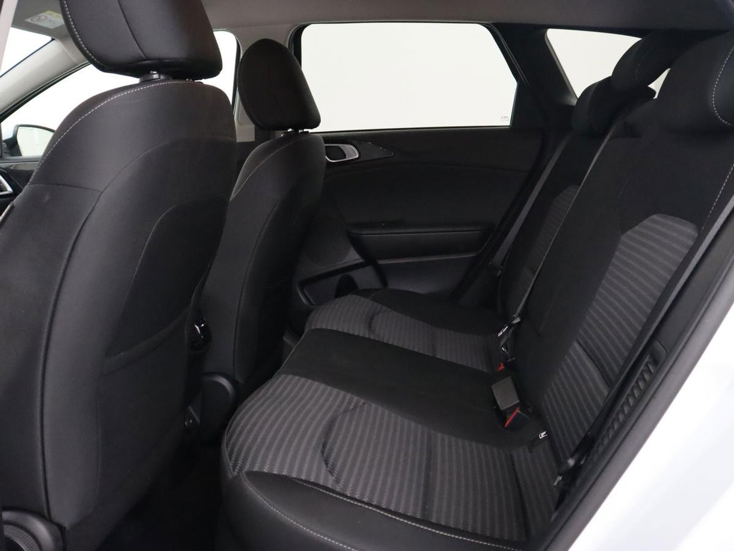 Kia Ceed 1.6 GDI PHEV DynamicPlusLine | Stoel & stuurverwarming | Adaptive cruise | Camera | Carplay | Keyless | Full LED | Climate control | Plug In