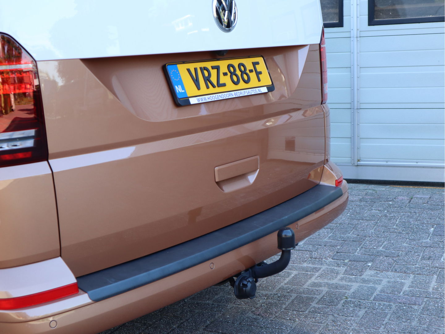 Volkswagen Transporter 2.0 TDI 150pk Bulli - DC Leder - NL-Auto 1ste Eigenaar - Two Tone