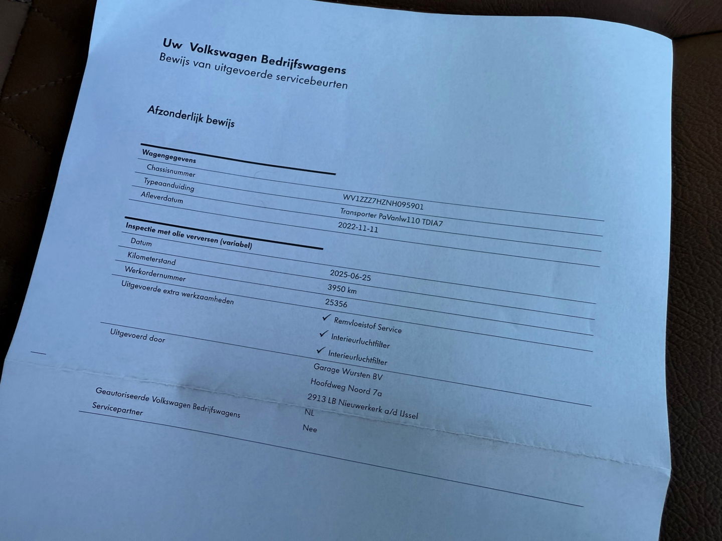 Volkswagen Transporter 2.0 TDI 150pk Bulli - DC Leder - NL-Auto 1ste Eigenaar - Two Tone