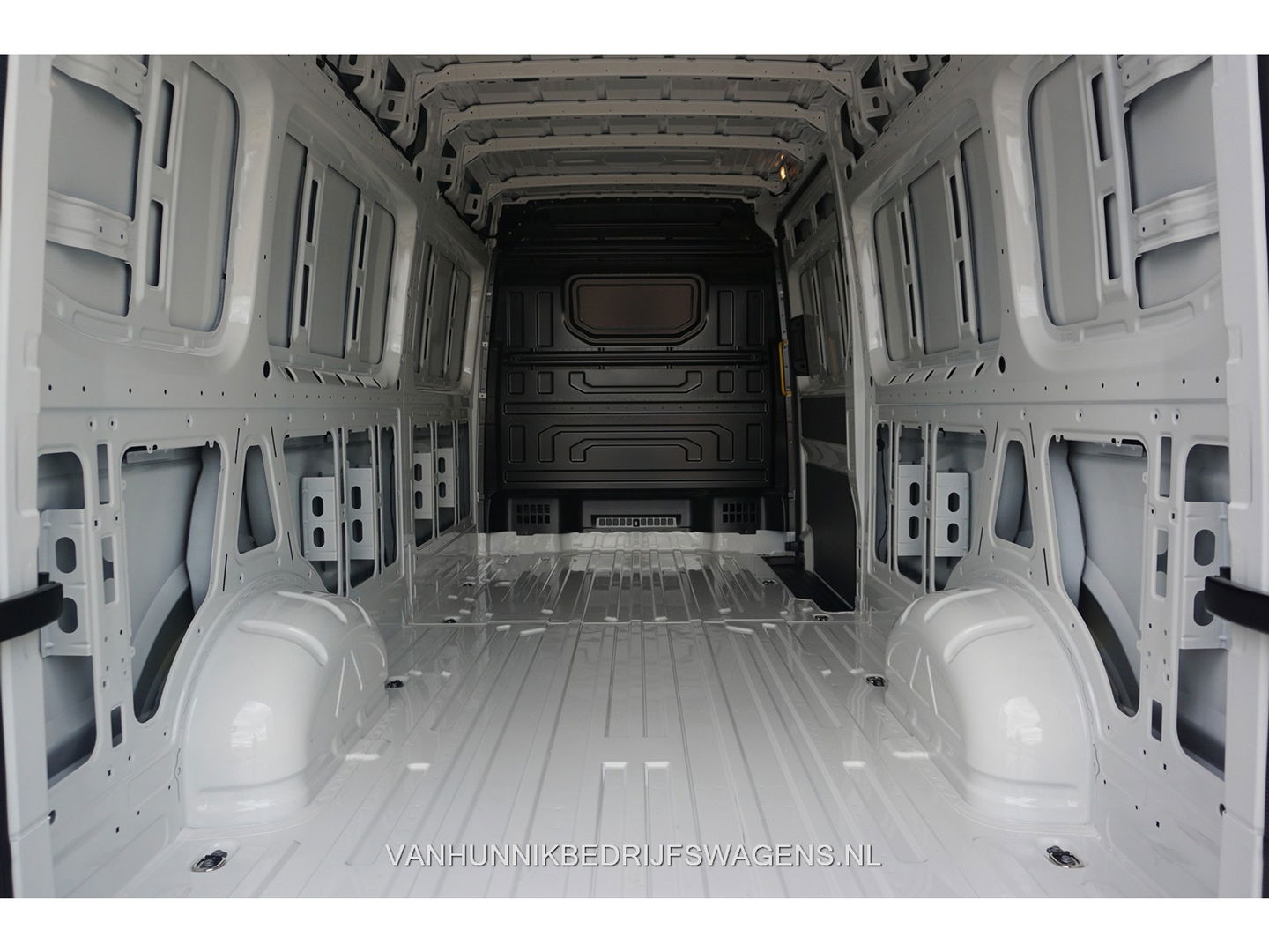 Volkswagen Crafter 35 140PK L4H3 Facelift BPM VRIJ 10" Scherm Apple CP/Android A, 270° deuren!! NR. D02*