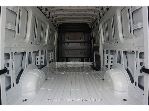 Volkswagen Crafter 35 140PK L4H3 Facelift BPM VRIJ 10" Scherm Apple CP/Android A, 270° deuren!! NR. D02*