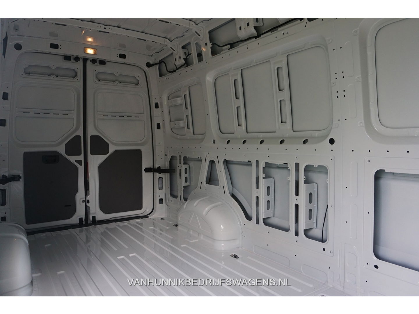 Volkswagen Crafter 35 140PK L4H3 Facelift BPM VRIJ 10" Scherm Apple CP/Android A, 270° deuren!! NR. D02*