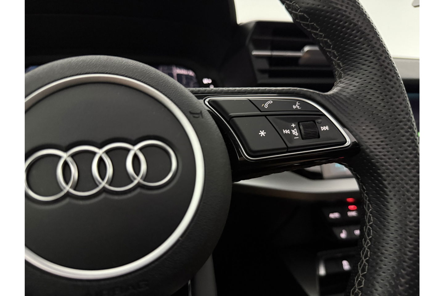 Audi A3 30 TFSI S-Line Pano LED Virtual Carplay ACC Clima Navi PDC 18''LMV