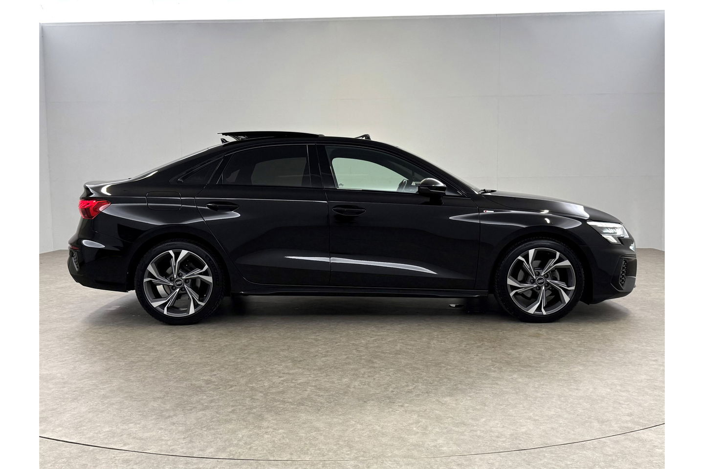 Audi A3 30 TFSI S-Line Pano LED Virtual Carplay ACC Clima Navi PDC 18''LMV