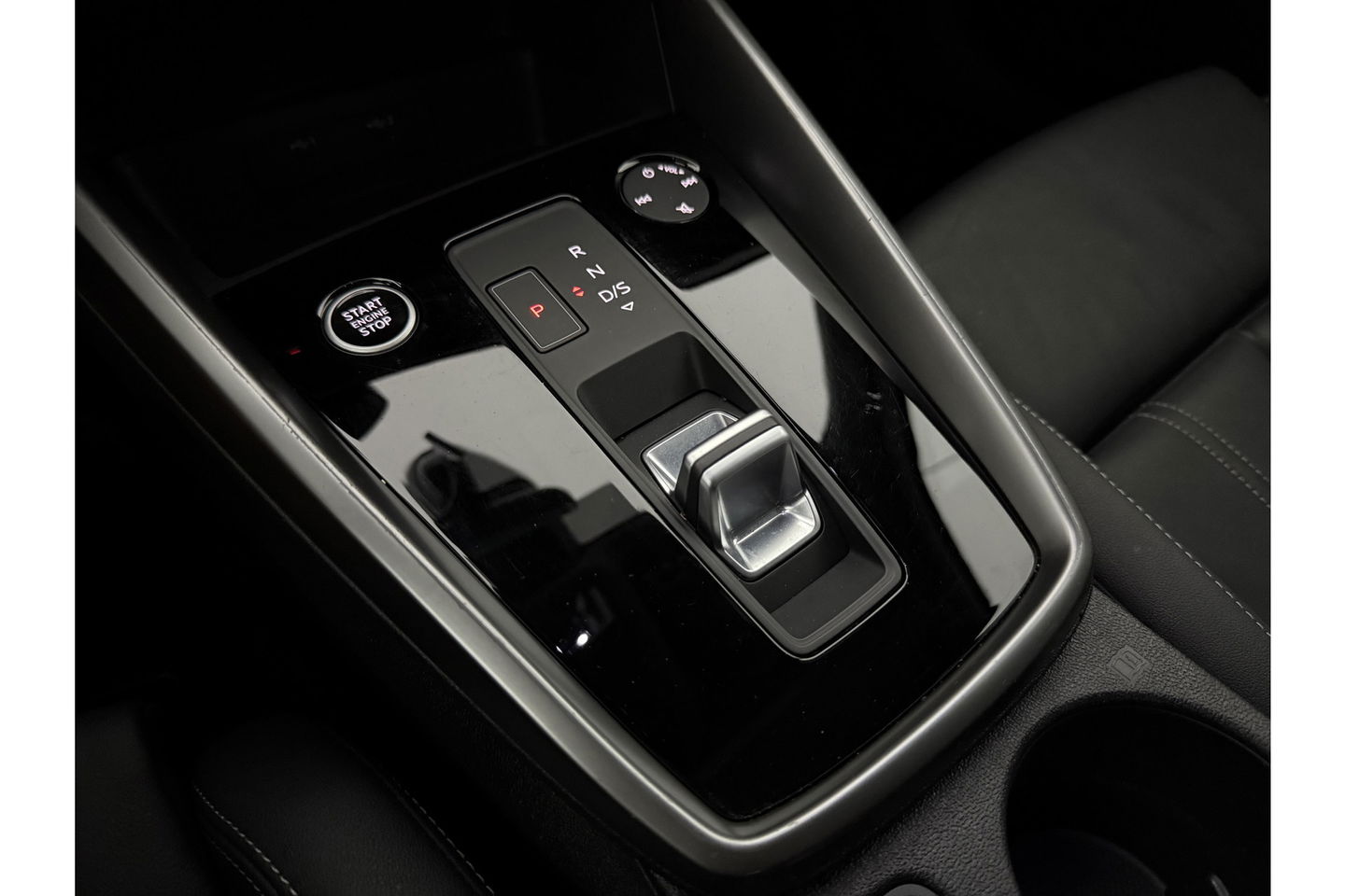 Audi A3 30 TFSI S-Line Pano LED Virtual Carplay ACC Clima Navi PDC 18''LMV