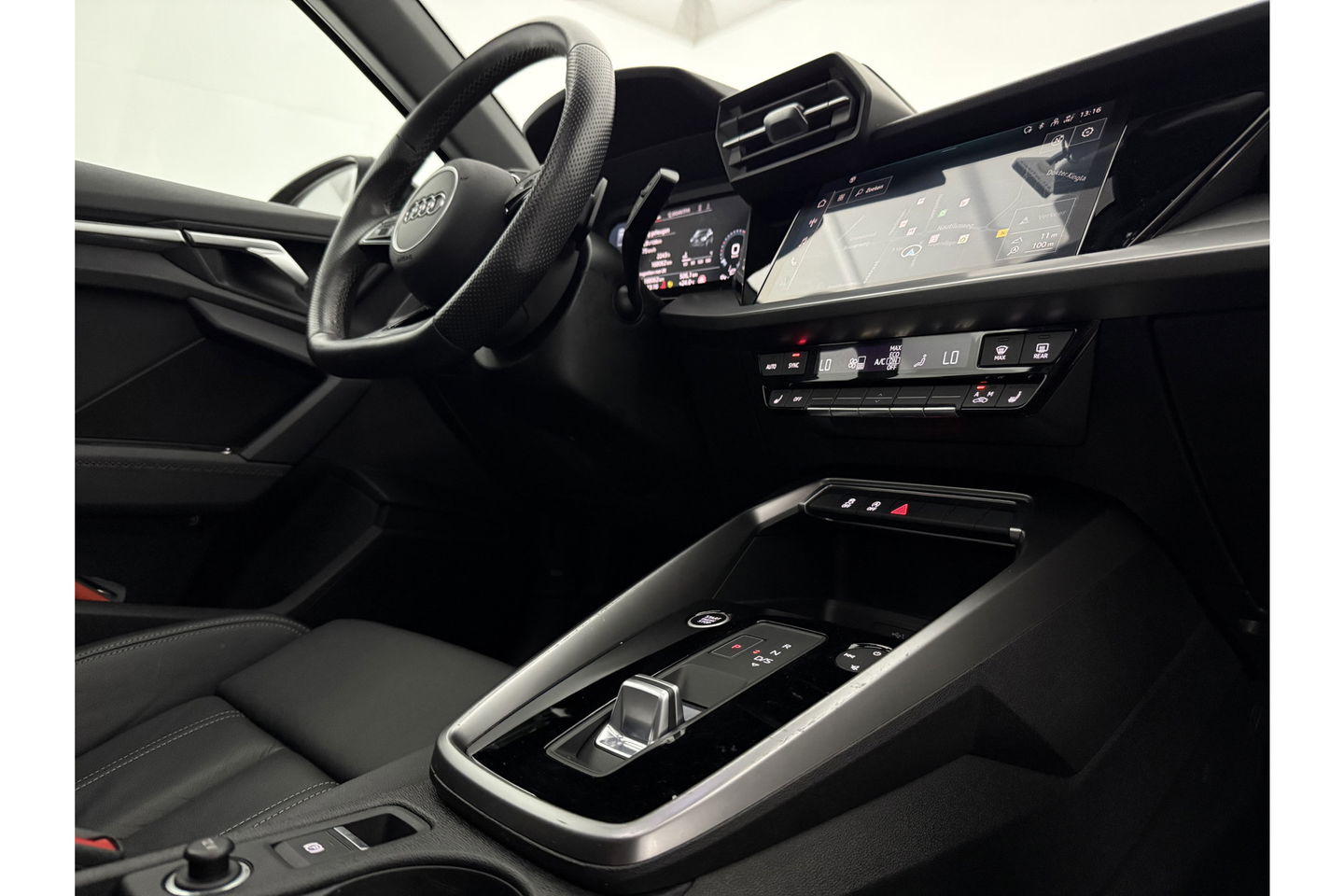 Audi A3 30 TFSI S-Line Pano LED Virtual Carplay ACC Clima Navi PDC 18''LMV