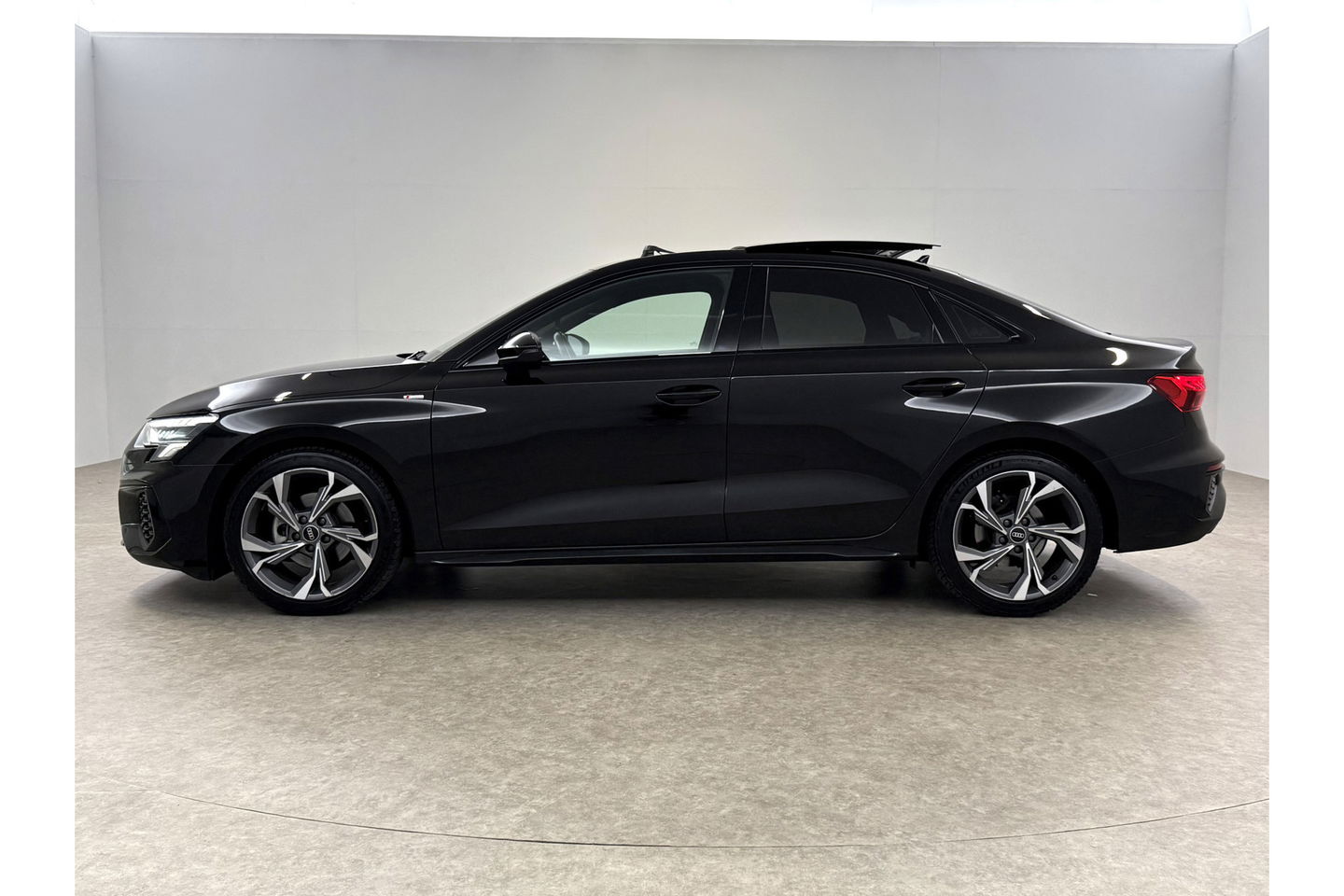 Audi A3 30 TFSI S-Line Pano LED Virtual Carplay ACC Clima Navi PDC 18''LMV