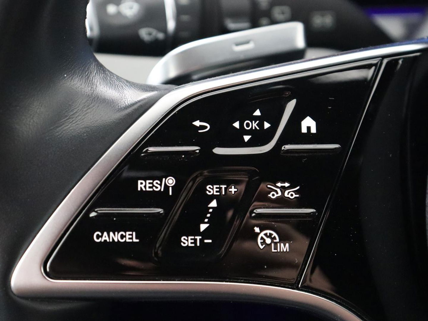 Mercedes-Benz E-Klasse 300e Avantgarde | Adaptive cruise | Stoelverwarming | 360 Camera | Carplay | Trekhaak | Sfeerverlichting | Half leder | Navigatie | Widescreen | Full LED | PHEV | Plug In