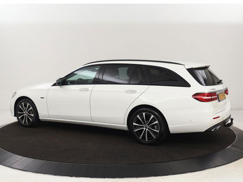 Mercedes-Benz E-Klasse 300e Avantgarde | Adaptive cruise | Stoelverwarming | 360 Camera | Carplay | Trekhaak | Sfeerverlichting | Half leder | Navigatie | Widescreen | Full LED | PHEV | Plug In
