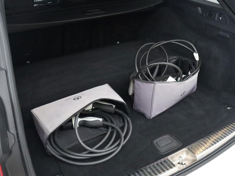 Mercedes-Benz E-Klasse 300e Avantgarde | Adaptive cruise | Stoelverwarming | 360 Camera | Carplay | Trekhaak | Sfeerverlichting | Half leder | Navigatie | Widescreen | Full LED | PHEV | Plug In