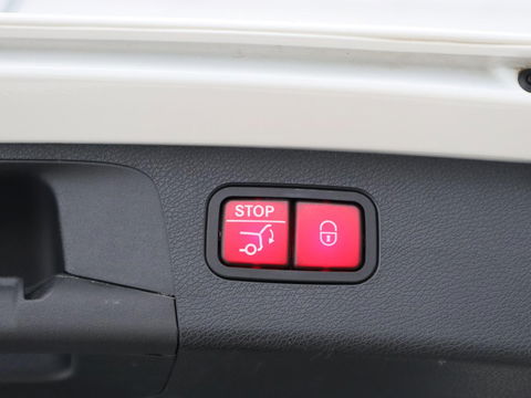 Mercedes-Benz E-Klasse 300e Avantgarde | Adaptive cruise | Stoelverwarming | 360 Camera | Carplay | Trekhaak | Sfeerverlichting | Half leder | Navigatie | Widescreen | Full LED | PHEV | Plug In