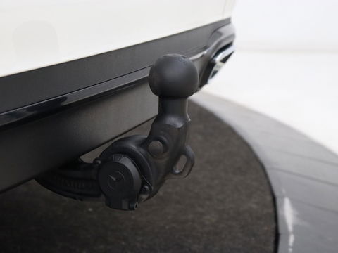 Mercedes-Benz E-Klasse 300e Avantgarde | Adaptive cruise | Stoelverwarming | 360 Camera | Carplay | Trekhaak | Sfeerverlichting | Half leder | Navigatie | Widescreen | Full LED | PHEV | Plug In