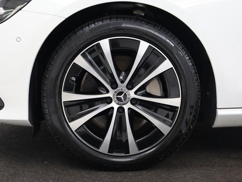 Mercedes-Benz E-Klasse 300e Avantgarde | Adaptive cruise | Stoelverwarming | 360 Camera | Carplay | Trekhaak | Sfeerverlichting | Half leder | Navigatie | Widescreen | Full LED | PHEV | Plug In
