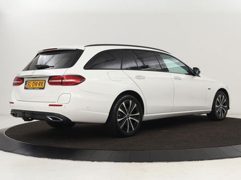 Mercedes-Benz E-Klasse 300e Avantgarde | Adaptive cruise | Stoelverwarming | 360 Camera | Carplay | Trekhaak | Sfeerverlichting | Half leder | Navigatie | Widescreen | Full LED | PHEV | Plug In