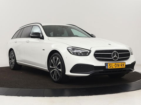 Mercedes-Benz E-Klasse 300e Avantgarde | Adaptive cruise | Stoelverwarming | 360 Camera | Carplay | Trekhaak | Sfeerverlichting | Half leder | Navigatie | Widescreen | Full LED | PHEV | Plug In