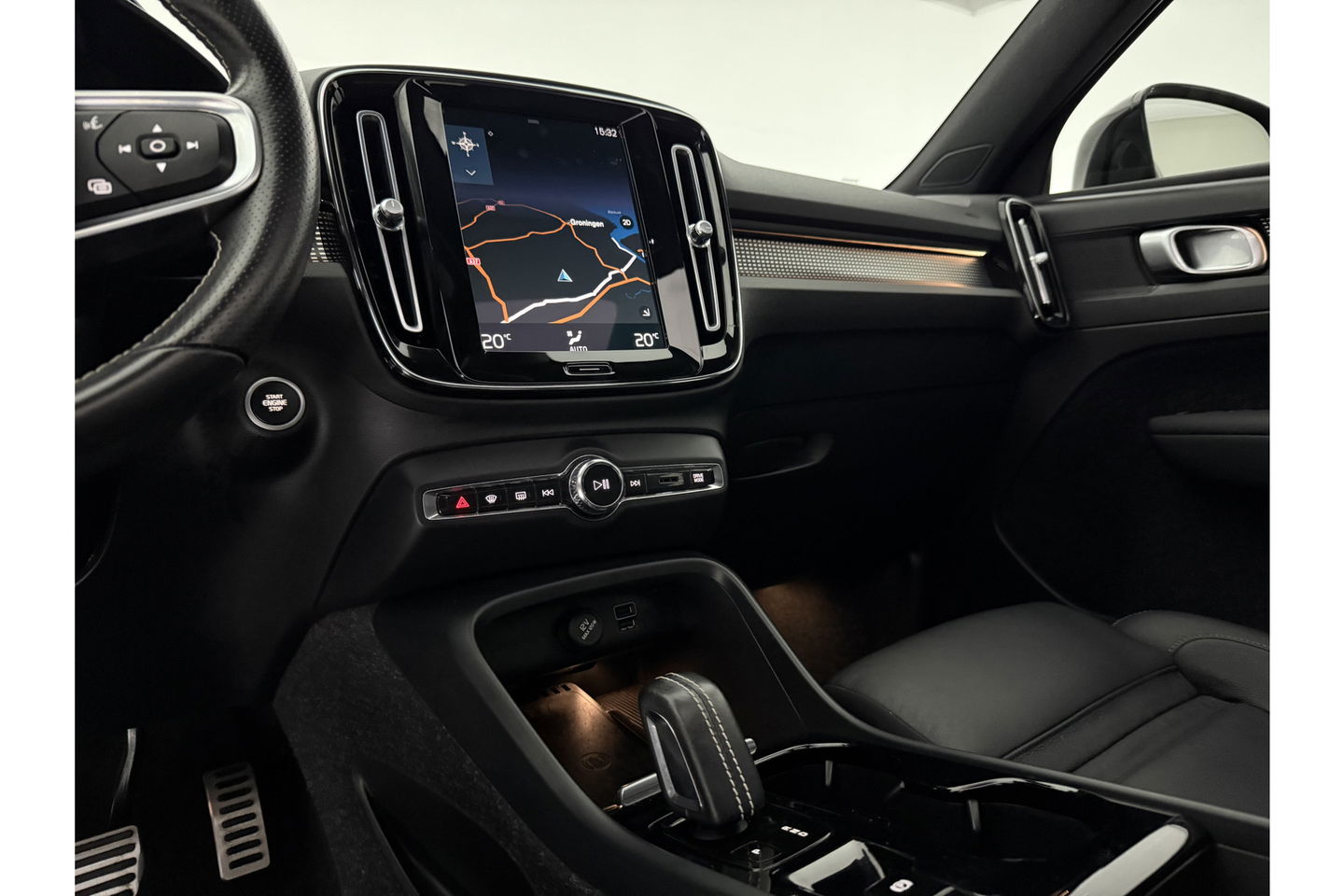 Volvo XC40 1.5 T5 Recharge Inscription 262PK Pano Camera Carplay LED Virtual Clima Cruise Navi Leder PDC 19''LMV