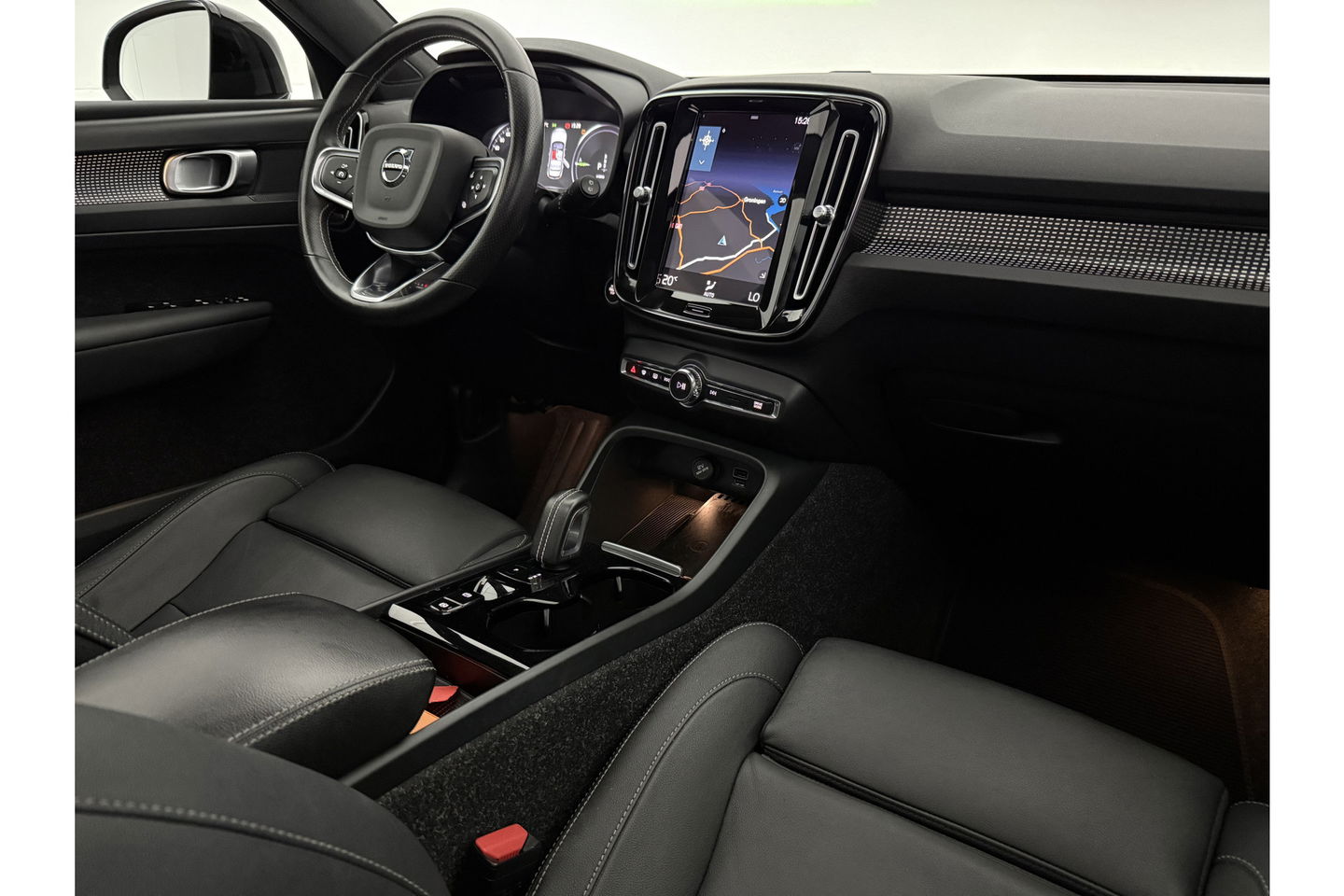 Volvo XC40 1.5 T5 Recharge Inscription 262PK Pano Camera Carplay LED Virtual Clima Cruise Navi Leder PDC 19''LMV