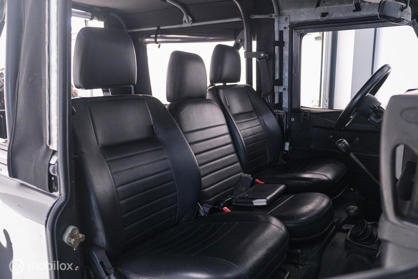 Land Rover Defender 90 Td5 Soft Top | Airco | youngtimer | stoelverwarming | leder | zeer mooi |