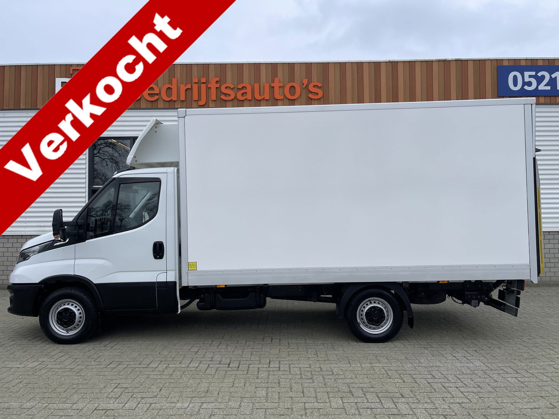 Iveco Daily 35S14 Himatic automaat / bakwagen met laadklep / vaste prijs rijklaar € 30.950 ex btw / lease vanaf € 554 / cruise en climate control / standkachel / stoelverwarming !