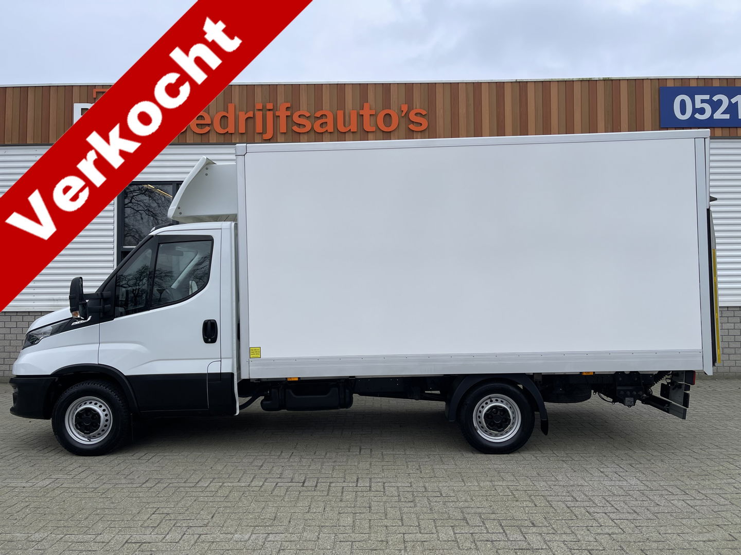 Iveco Daily 35S14 Himatic automaat / bakwagen met laadklep / vaste prijs rijklaar € 30.950 ex btw / lease vanaf € 554 / cruise en climate control / standkachel / stoelverwarming !