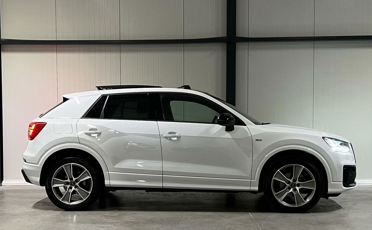 Audi Q2 35 TFSI 150PK S-line Pano Navi Carplay Black Optic