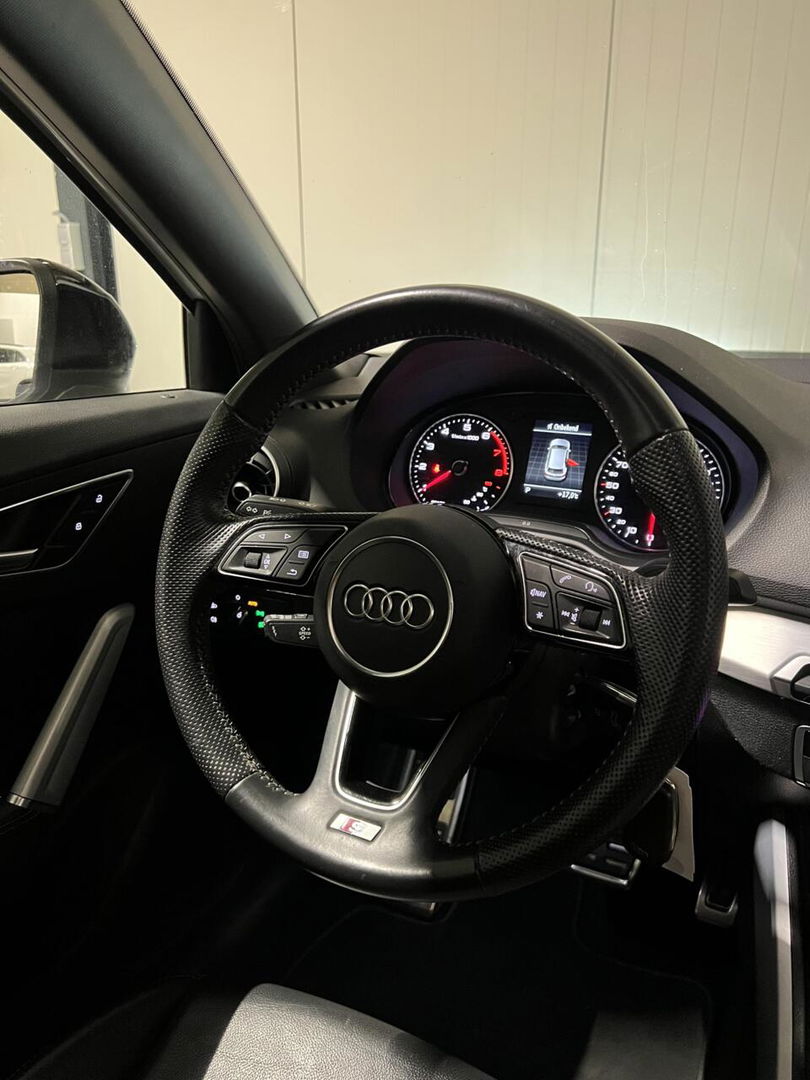 Audi Q2 35 TFSI 150PK S-line Pano Navi Carplay Black Optic