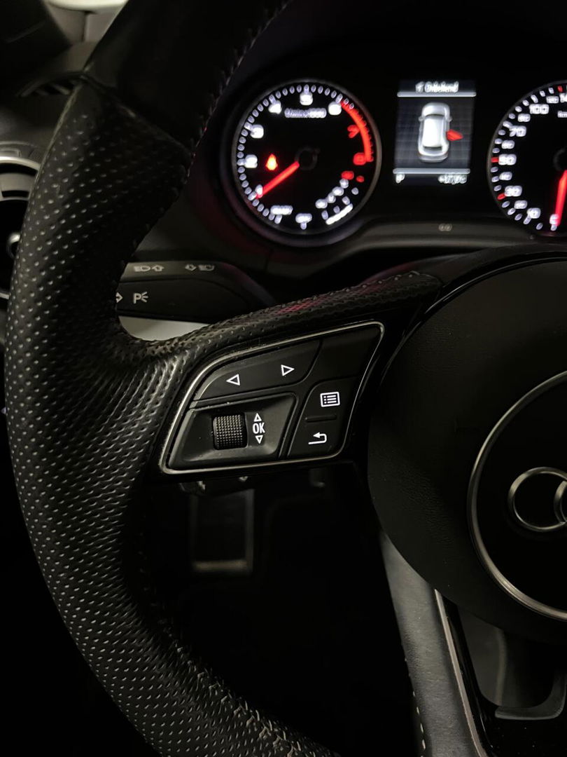 Audi Q2 35 TFSI 150PK S-line Pano Navi Carplay Black Optic
