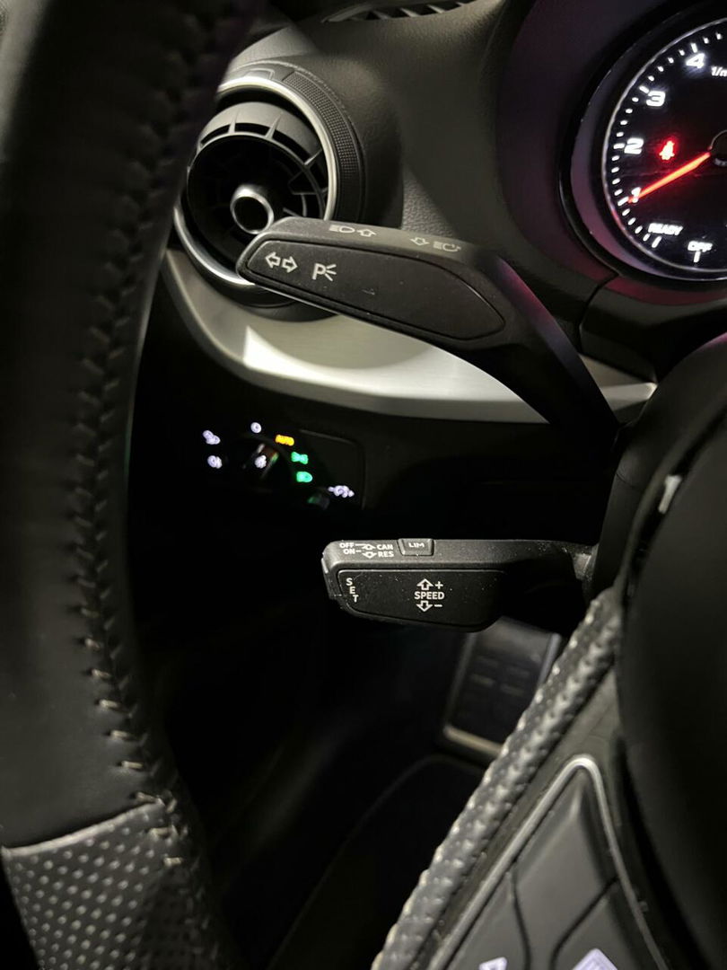 Audi Q2 35 TFSI 150PK S-line Pano Navi Carplay Black Optic
