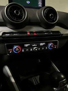 Audi Q2 35 TFSI 150PK S-line Pano Navi Carplay Black Optic
