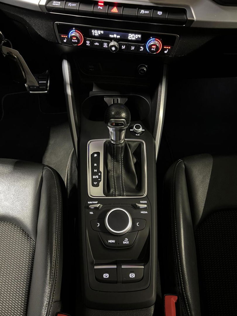 Audi Q2 35 TFSI 150PK S-line Pano Navi Carplay Black Optic