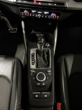 Audi Q2 35 TFSI 150PK S-line Pano Navi Carplay Black Optic