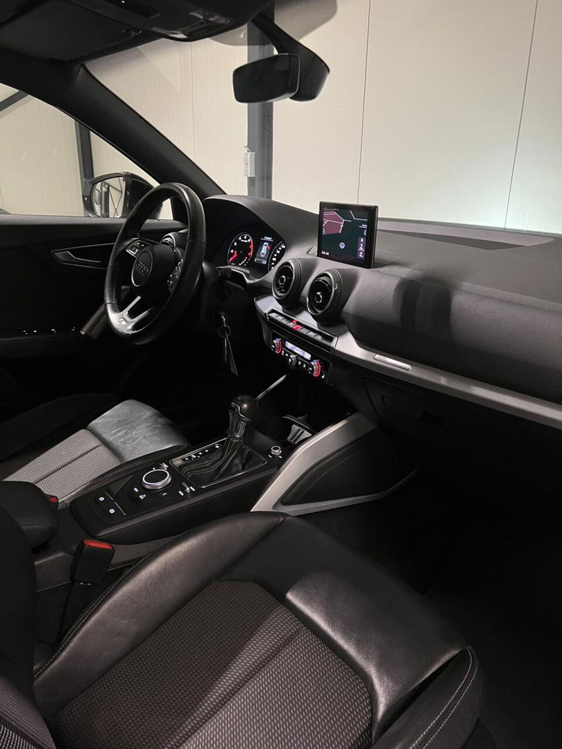 Audi Q2 35 TFSI 150PK S-line Pano Navi Carplay Black Optic