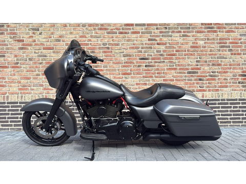 Harley Davidson 103 FLHXS Streetglide Street Glide mat grijs blackout