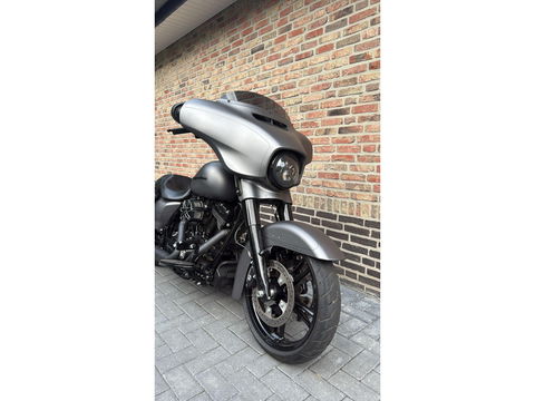 Harley Davidson 103 FLHXS Streetglide Street Glide mat grijs blackout
