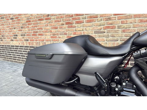 Harley Davidson 103 FLHXS Streetglide Street Glide mat grijs blackout