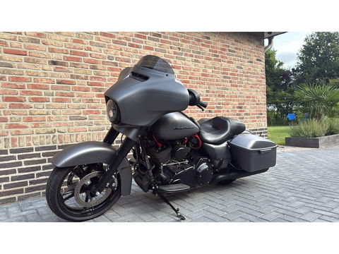 Harley Davidson 103 FLHXS Streetglide Street Glide mat grijs blackout