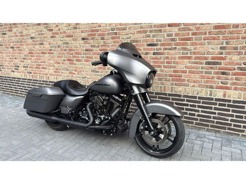 Harley Davidson 103 FLHXS Streetglide Street Glide mat grijs blackout
