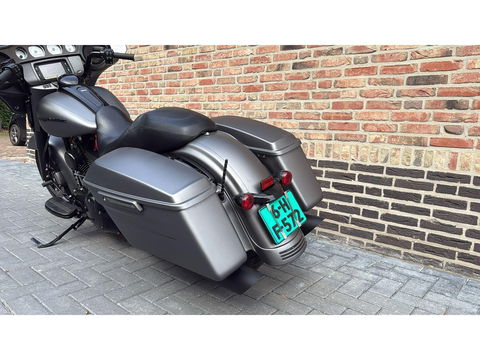 Harley Davidson 103 FLHXS Streetglide Street Glide mat grijs blackout