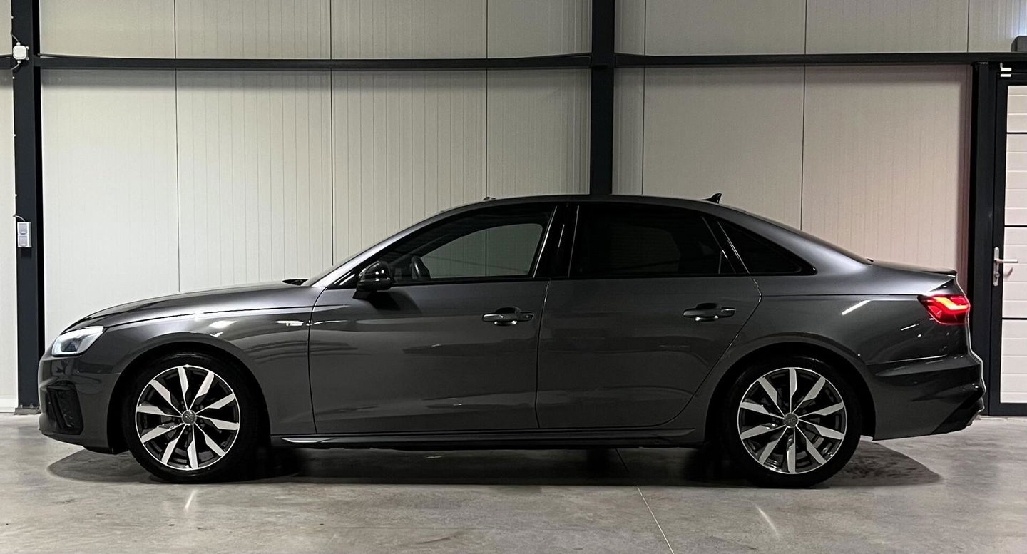 Audi A4 Limousine 35 TFSI S-line Competition Pano Sfeer NAP